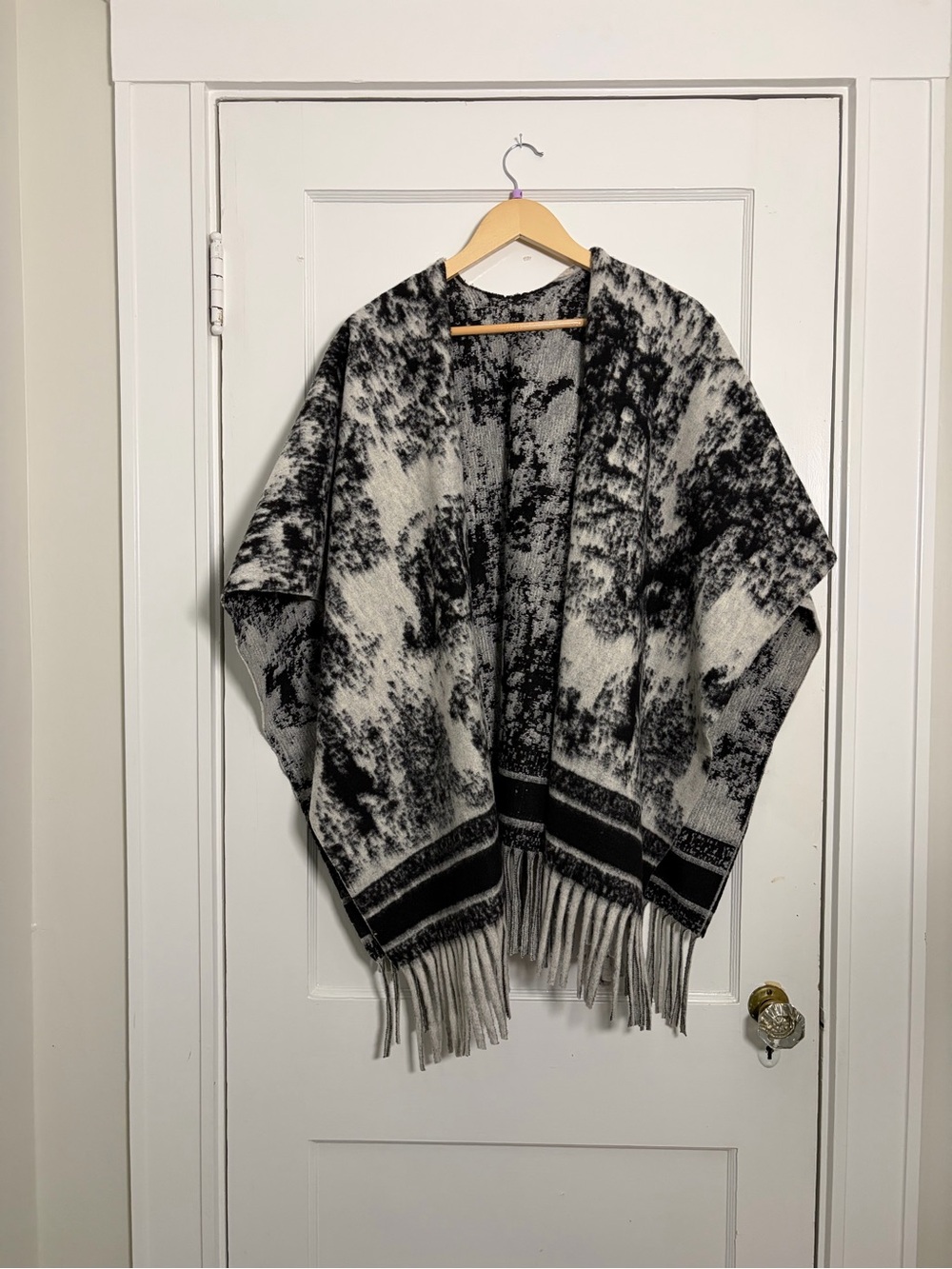 Black & White Fringe Knit Poncho - Unbranded